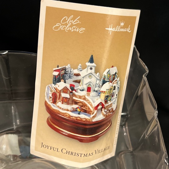NEW HALLMARK MUSICAL WIND UP ornament Joyful Christmas Village BOX AS IS - Picture 4 of 6